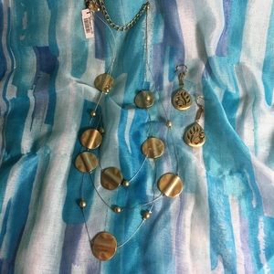 Necklace and earring set